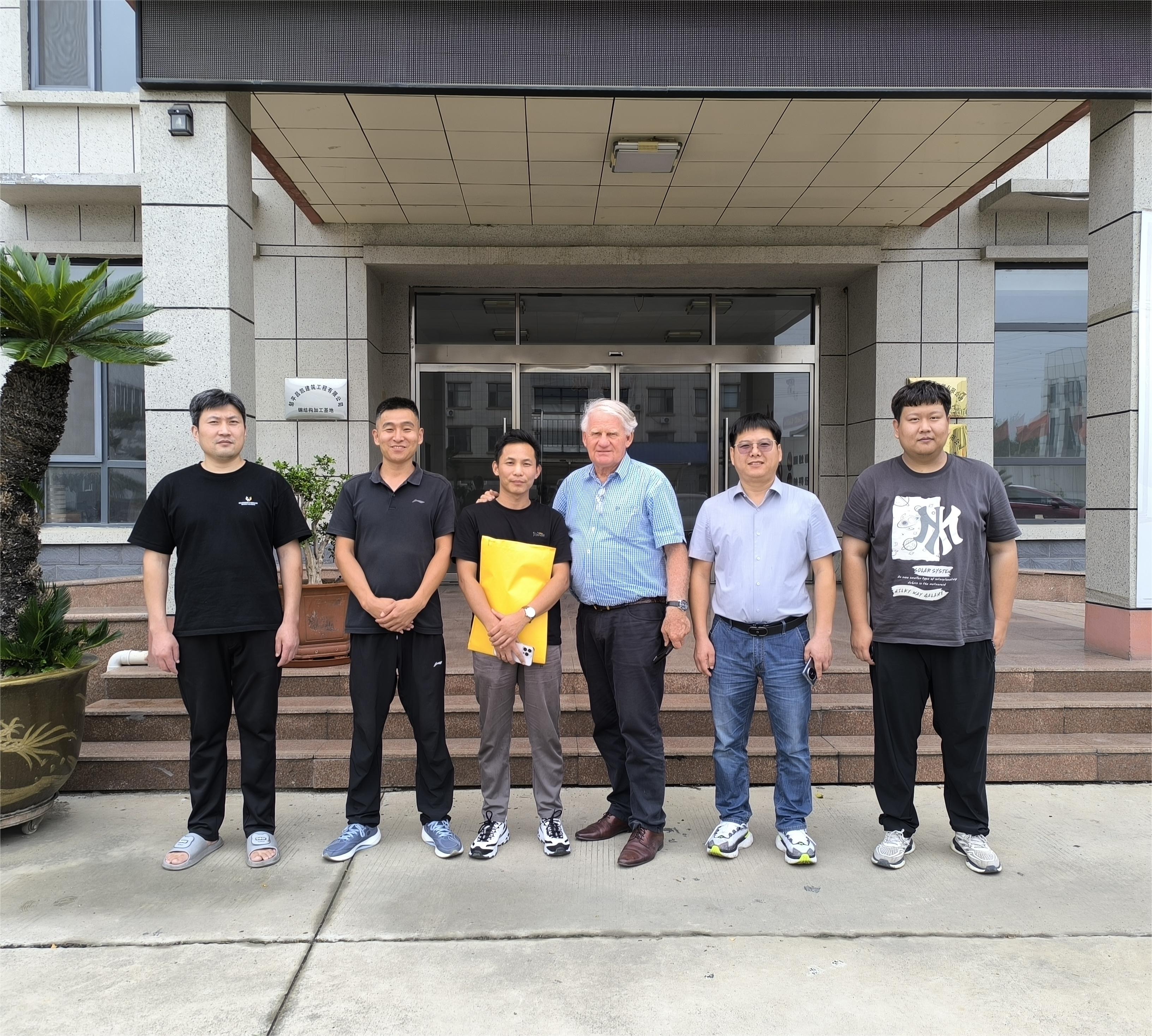 澳大利亚客户参观工厂轻钢别墅项目