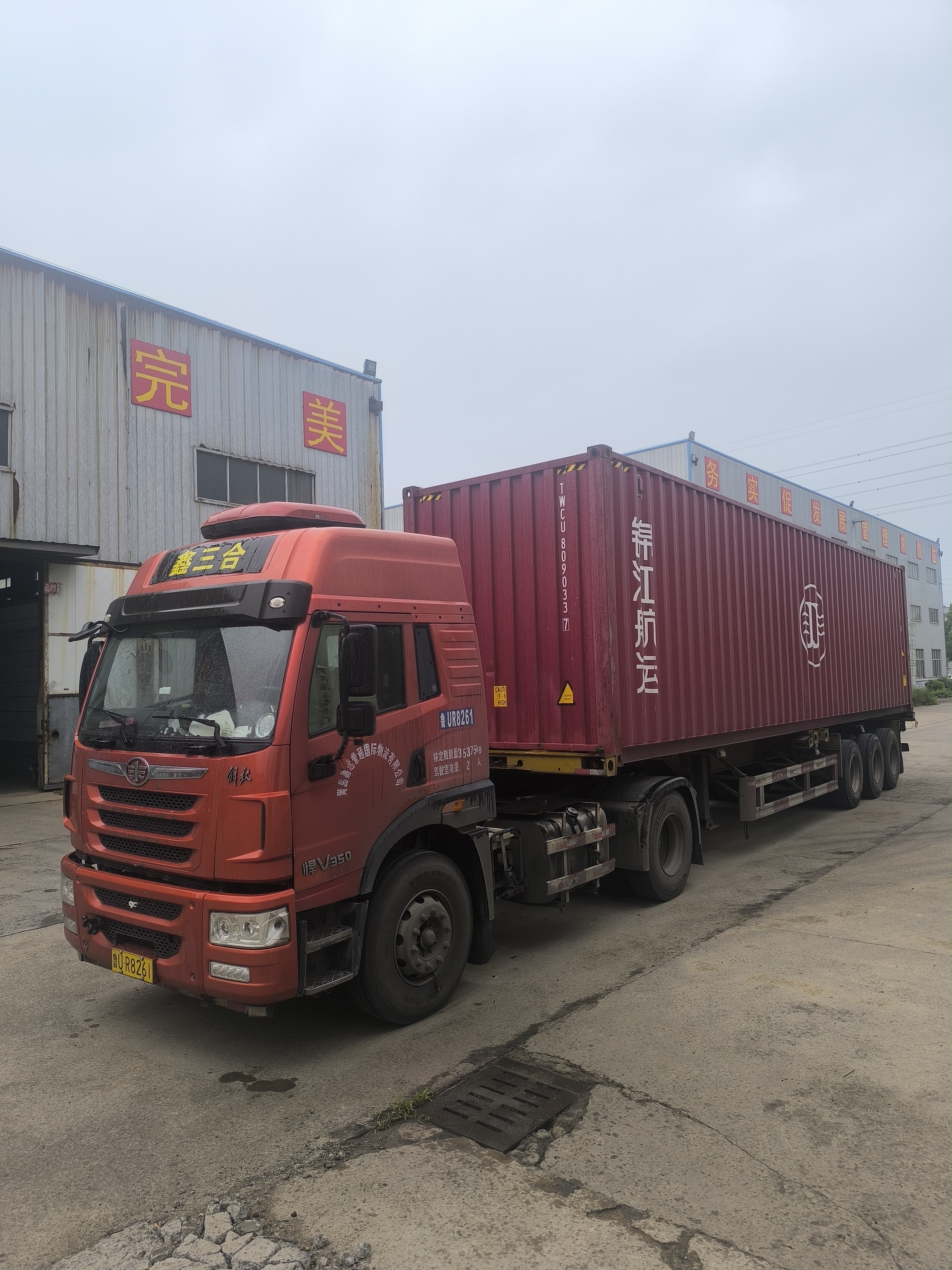 第一个集装箱轻钢别墅材料发往泰国