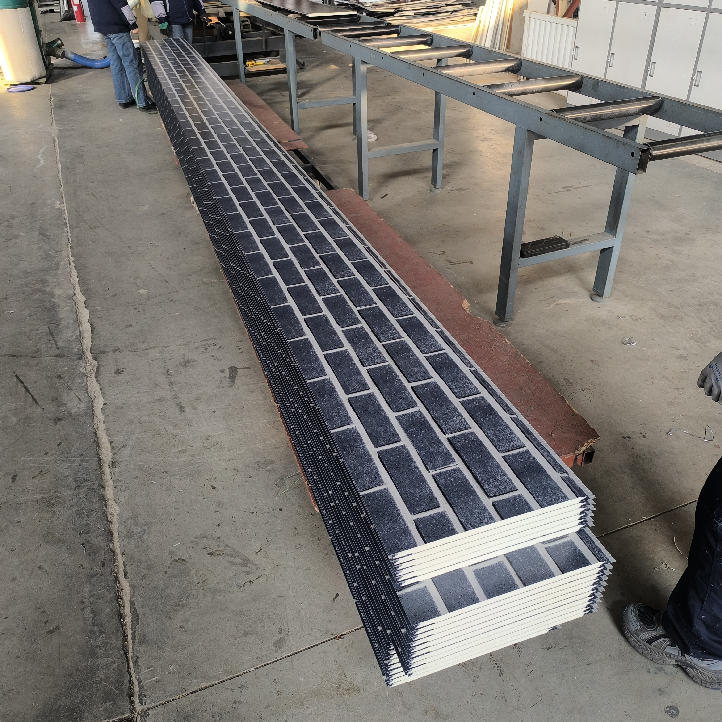 聚氨酯保温双色青砖平板金属雕花板