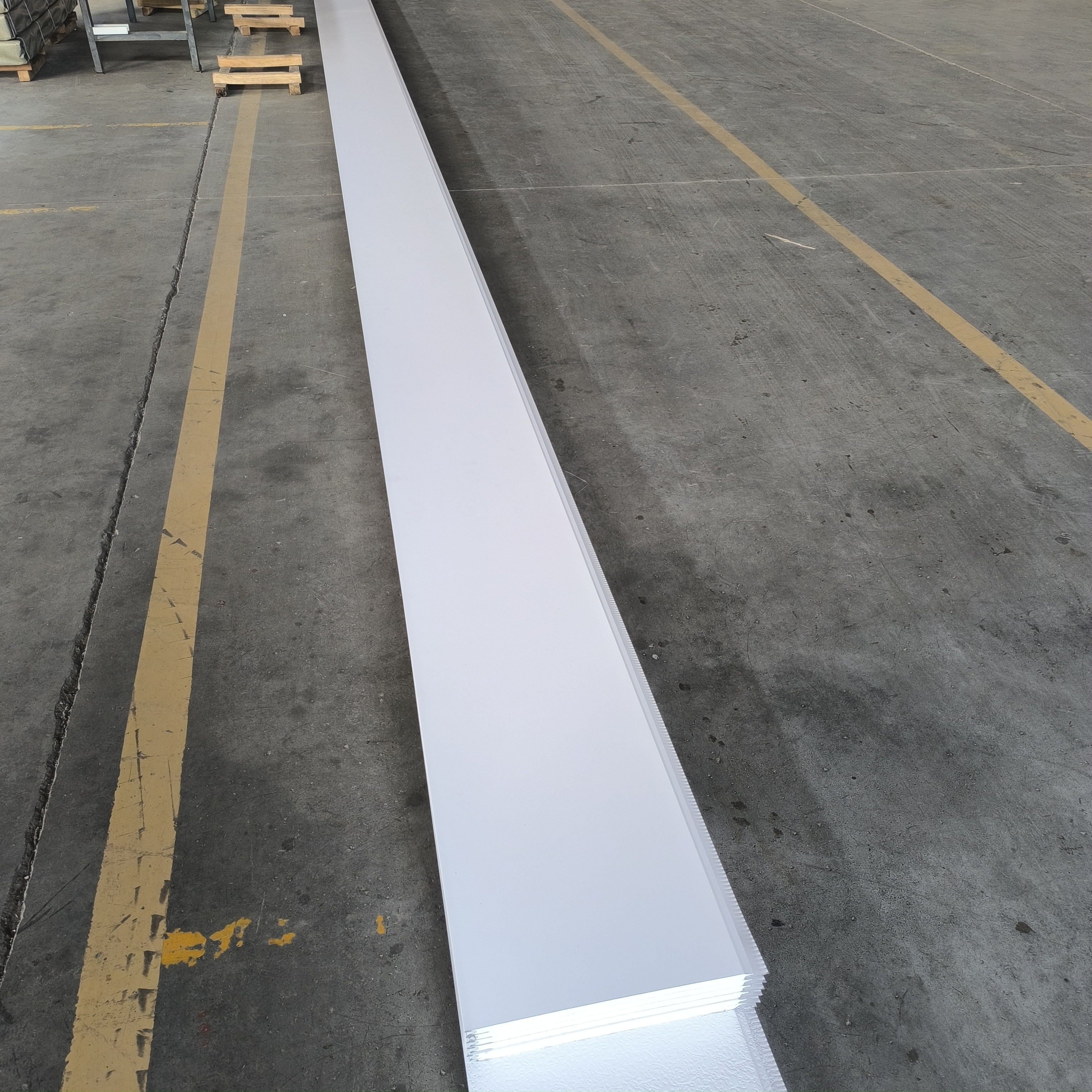 加长款天使白平板聚氨酯金属雕花板