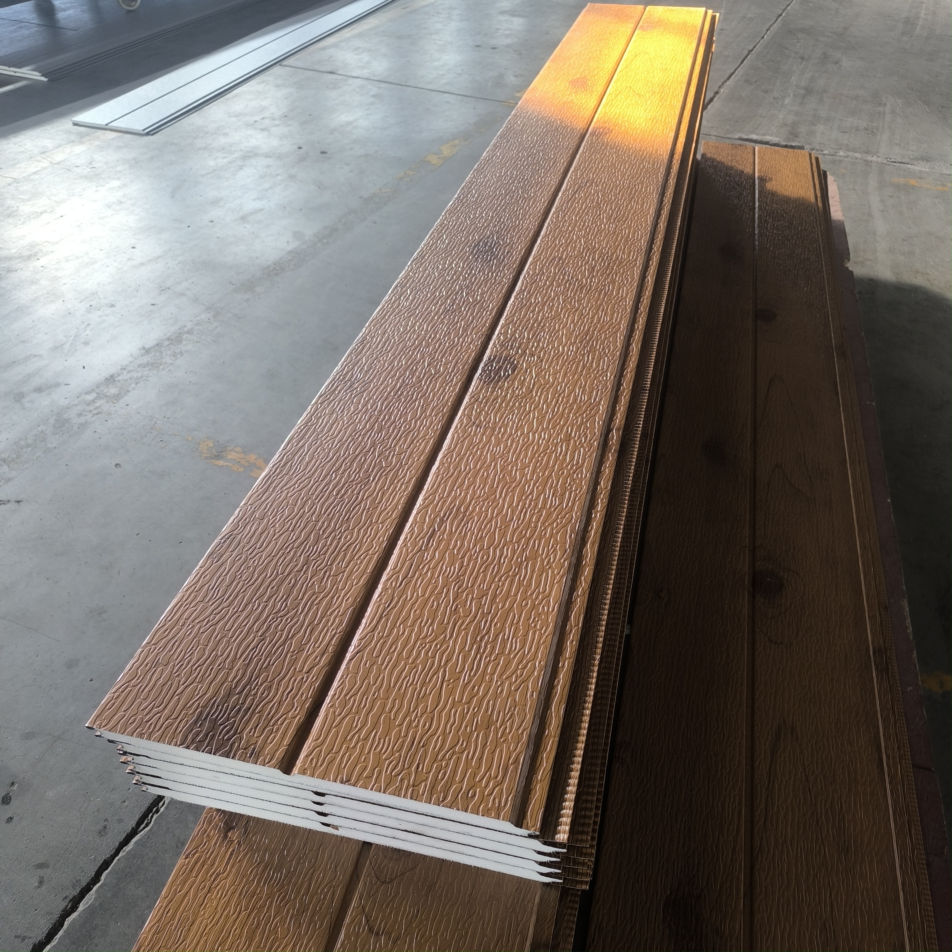 聚氨酯木纹直沟金属雕花板