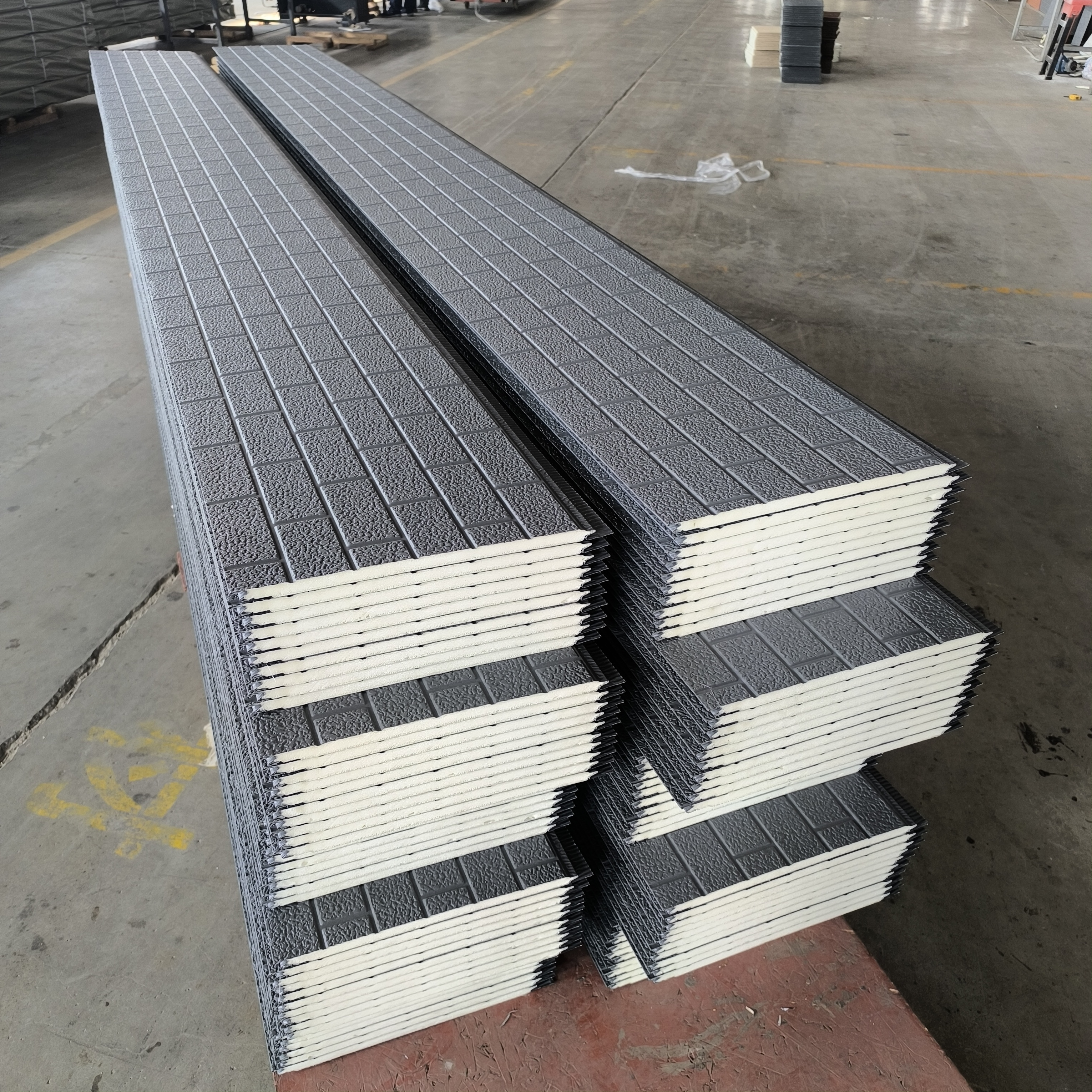 聚氨酯古墙灰六砖金属雕花板